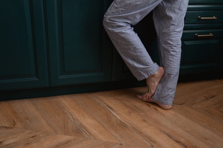 Какой теплый пол подходит для паркета: водяной или электрический?