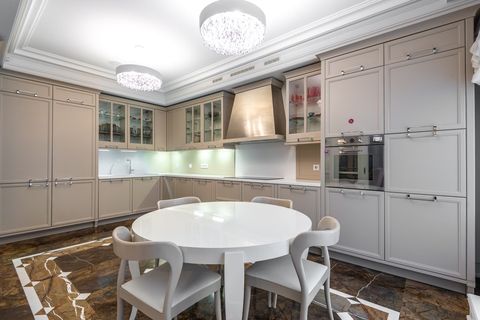 Какие планировки московских квартир подходят для неоклассической кухни?