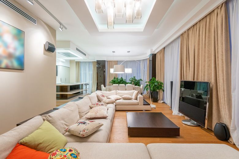 Какие нормативы освещённости действуют для гостиной 50+ м²?