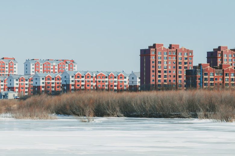 Ошибка №1: Нарушение гидроизоляции фундамента и отмостки