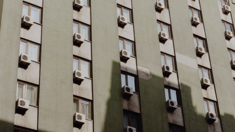 Какие технические решения сохраняют эстетику премиального остекления?
